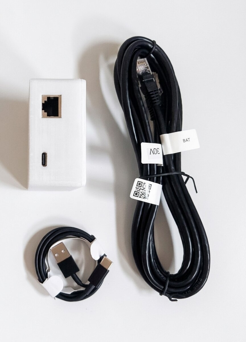 RJ45 communication socket and USB-C power on the MoniWatt for SOK
